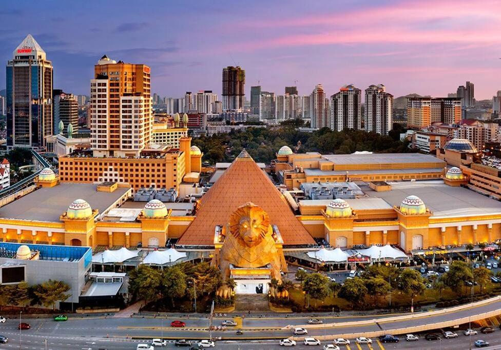 Elegant Homes 9Pax 5Bed Sunway Pyramid-Lagoon 2 Car Park ペタリンジャヤ エクステリア 写真